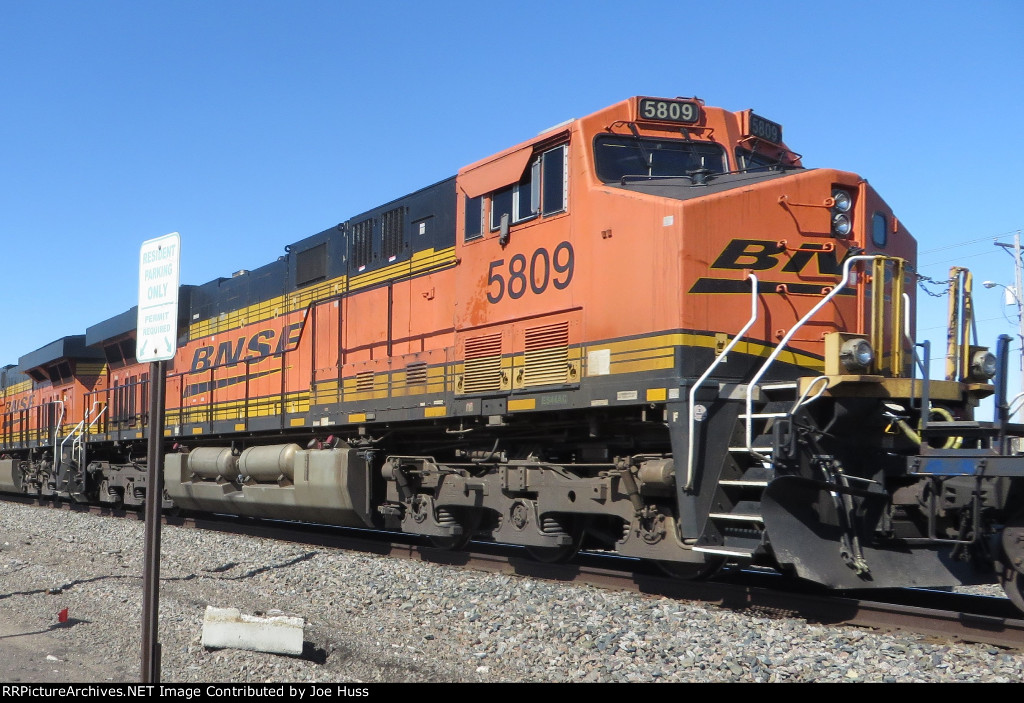 BNSF 5809